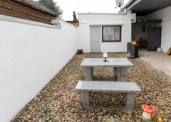 Naehe Duesseldorf Airport Messe Duisburg